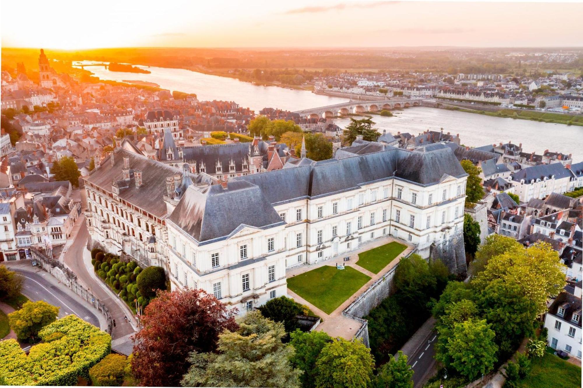 Studio Lumineux Et Plein De Charme Blois Buitenkant foto